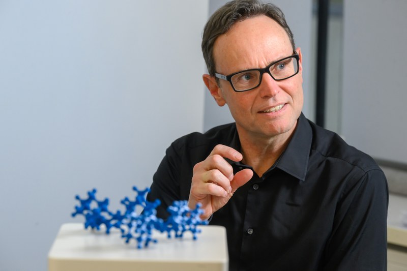 Bild zur PM vom 26.05.2025 - Gießener Chemiker Prof. Dr. Peter R. Schreiner erhält Schrödinger-Medaille