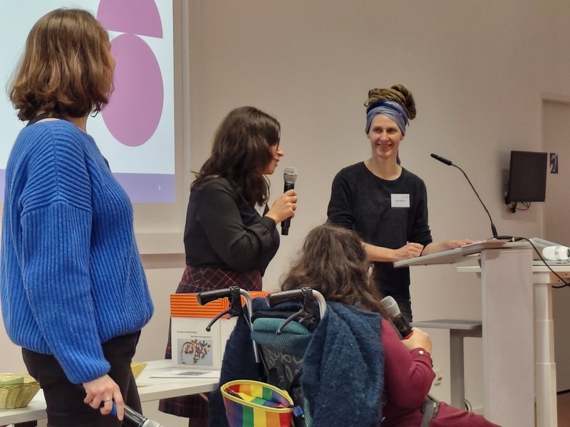 Bild zur PM vom 06.11.2025 - Inspirierende Einblicke und kreative Impulse: Wissenschaftler*innen vernetzen sich an der Universität Marburg