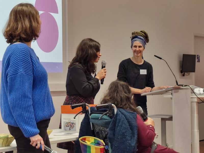 Bild zur PM vom 06.11.2025 - Inspirierende Einblicke und kreative Impulse: Wissenschaftler*innen vernetzen sich an der Universität Marburg