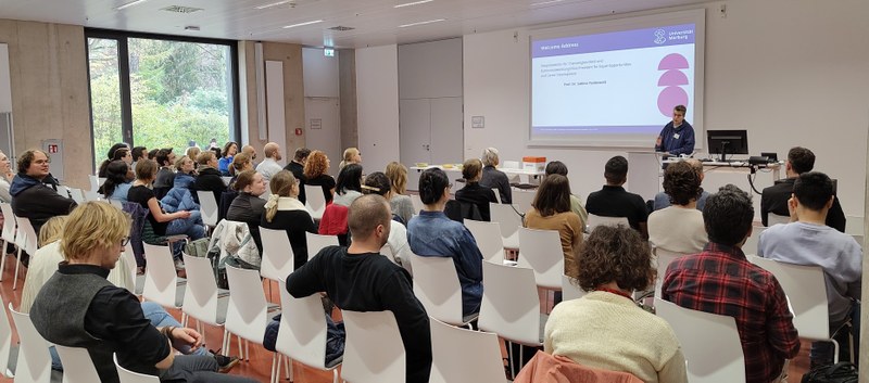 Bild zur PM vom 06.11.2025 - Inspirierende Einblicke und kreative Impulse: Wissenschaftler*innen vernetzen sich an der Universität Marburg