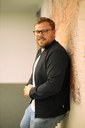 Dr._Toke_Hoffmeister_im_Marburger_Sprachatlas_Foto_Felix Matzner.jpg